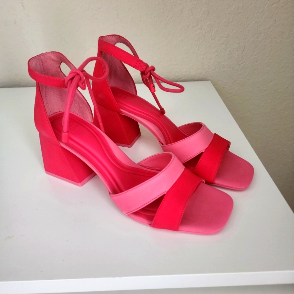 Gianni Bini Women's NIB Candy Pink Suede Sandals. Size 9M